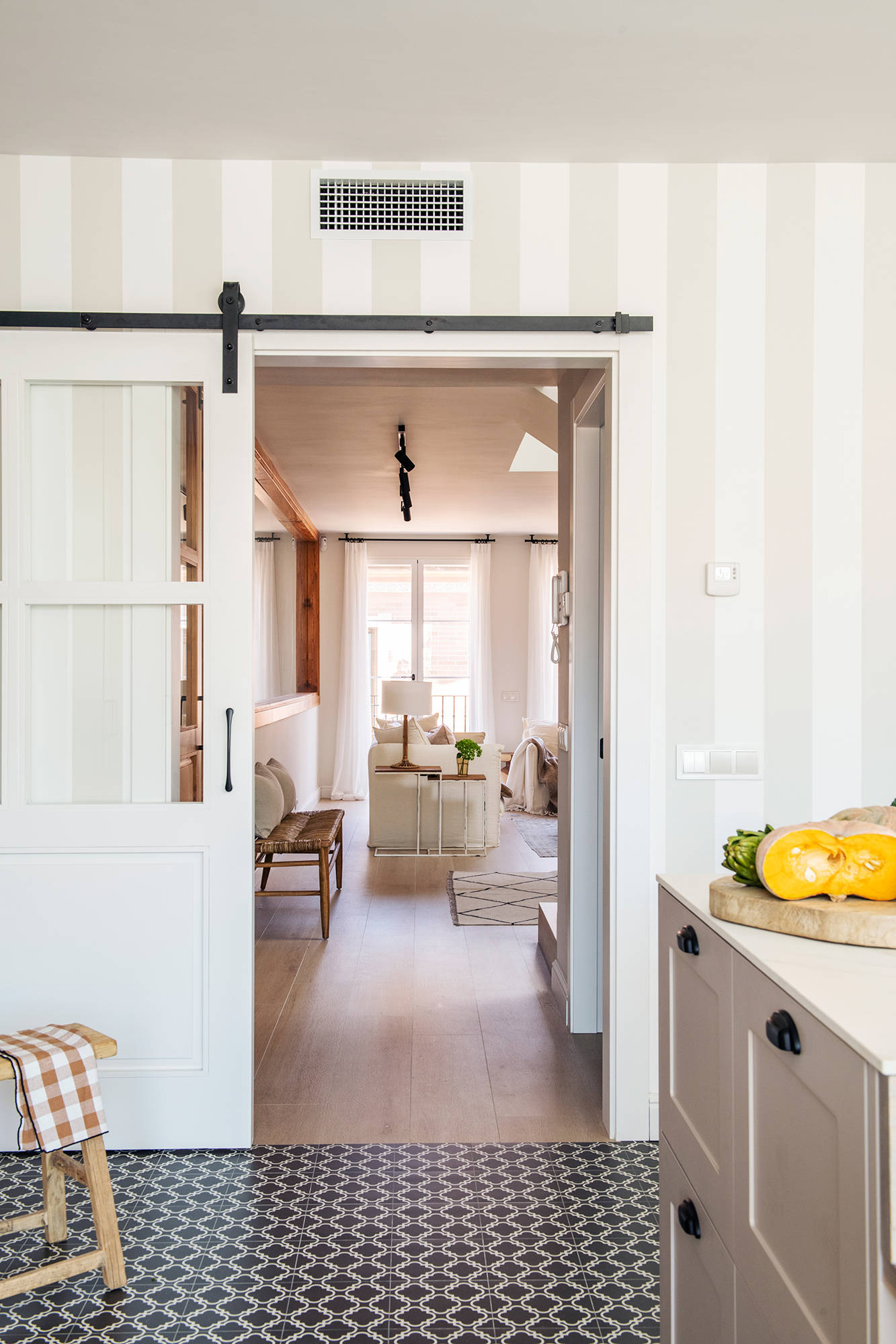 Puertas correderas modernas y espaciosas
